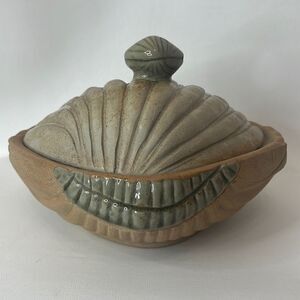 Smiling Teeth Clam Seashell Nautical Vintage Ribbed Glaze Pottery Lidded Storage